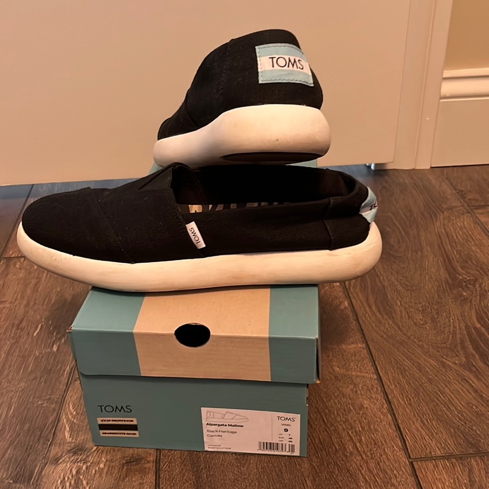 TOMS canvas slide on